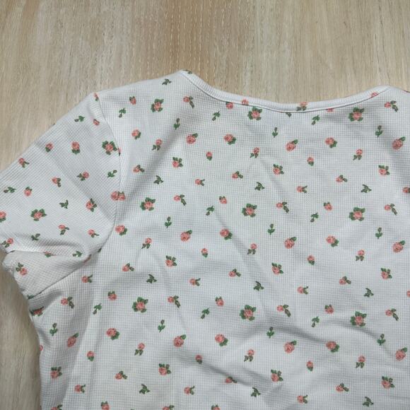 ASOS Design White Strawberry Floral Print Crop Top Short Sleeve V Neck Y2K 12 - Picture 10 of 10
